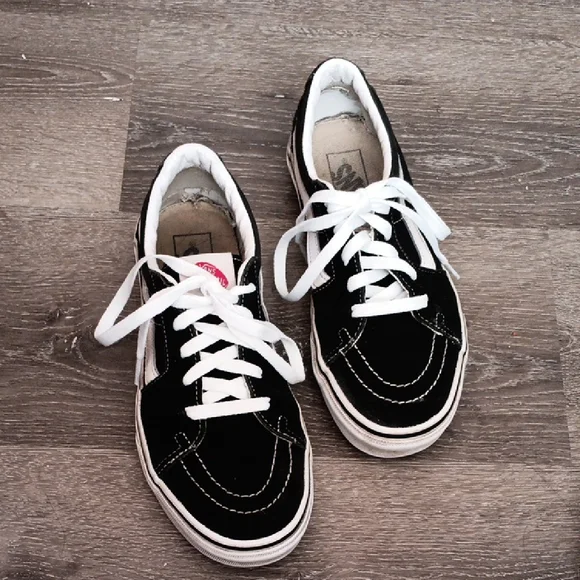 Vans Black and White Women's Sneakers - Picture 8 of 15